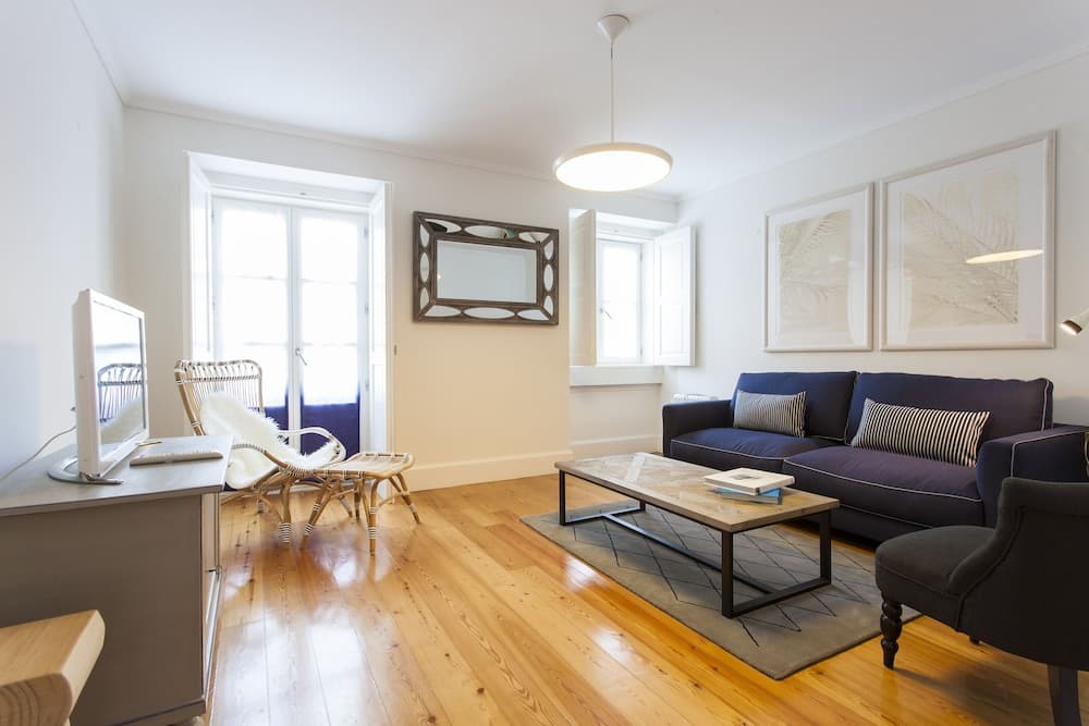 JOIVY Spacious 3BR home w/balcony in Baixa, nearby Lisbon Cathedral