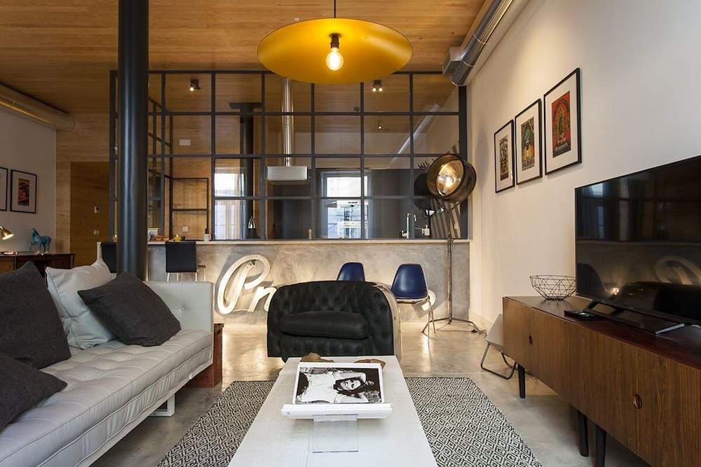 JOIVY Design heaven in Baixa - 2BR Apt w/workspace