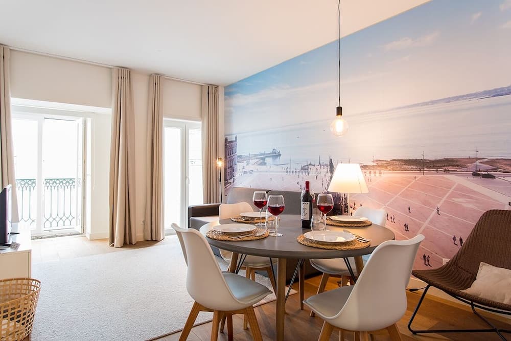 JOIVY Chic 1-bed flat, moments to Rato subway