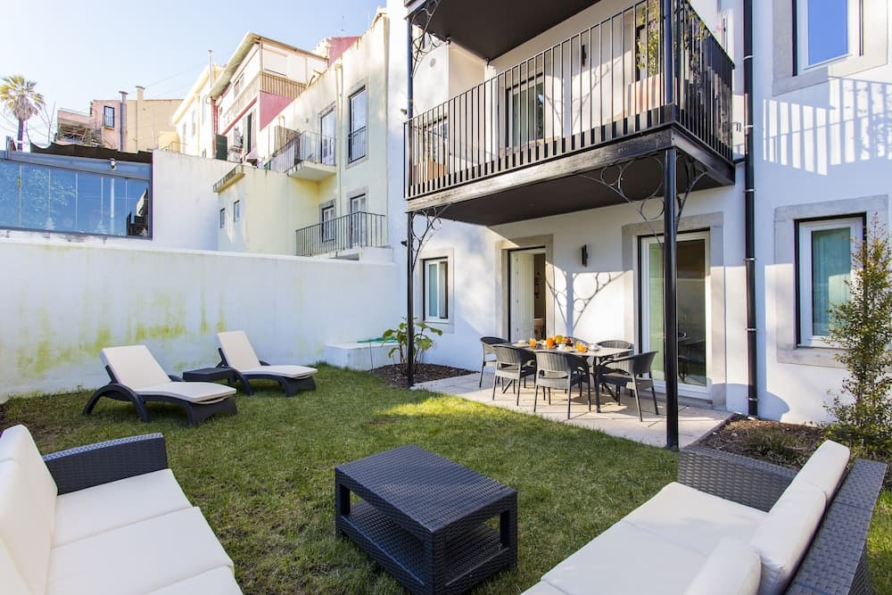 JOIVY Stunning 2BR Apt w/garden, by the Avenida subway & Botanical Garden of Lisbon
