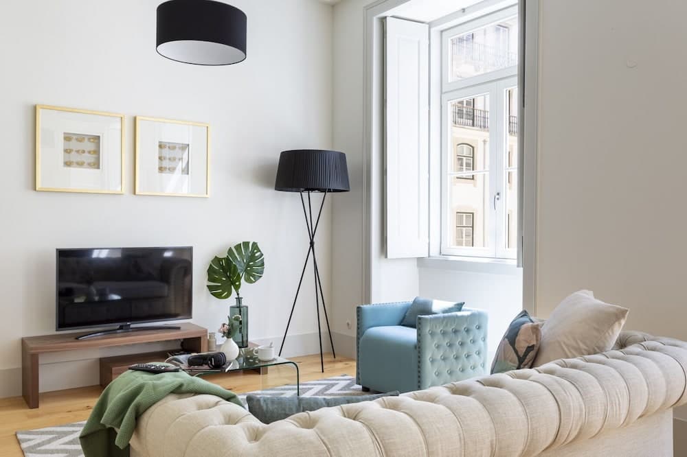 JOIVY Energetic 2BR Apt w/workspace, by the Santa Justa Lift, in Baixa