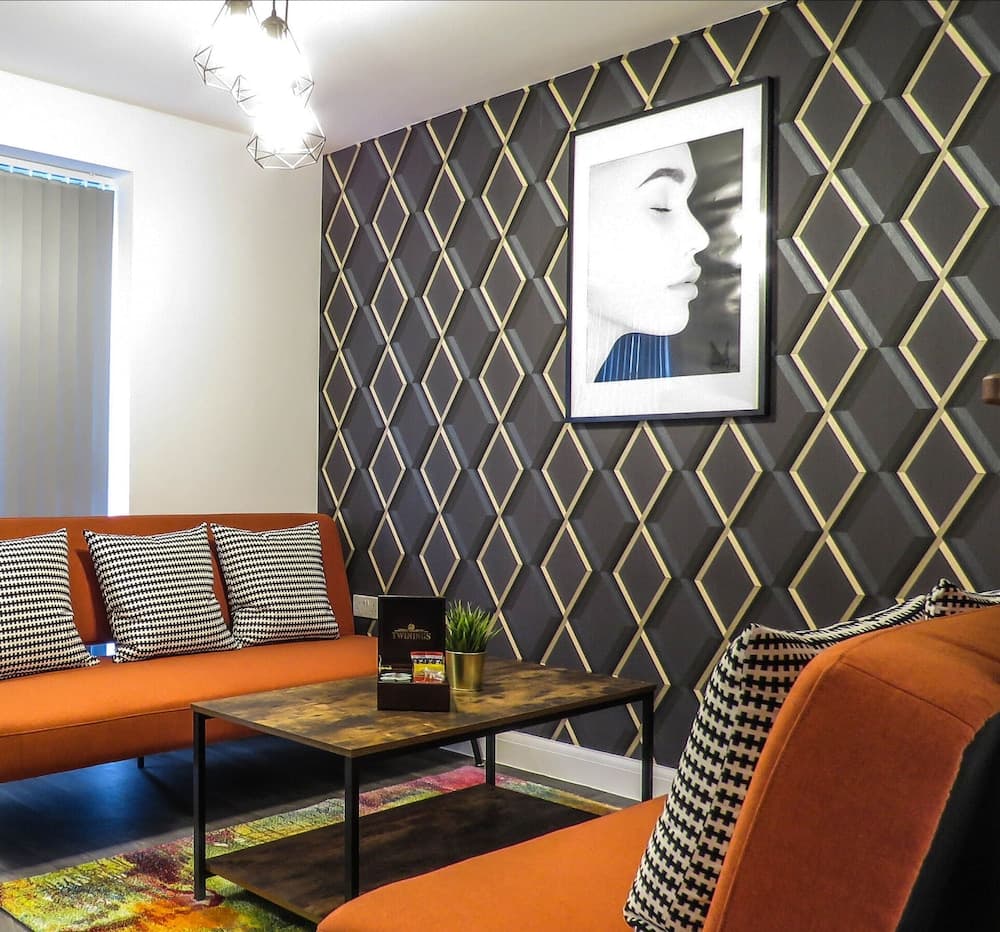 Tudors eSuites Birmingham Townhouse Private Garden Free Parking