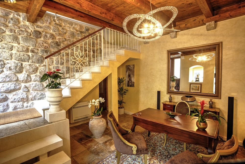 Dominus Little Palace