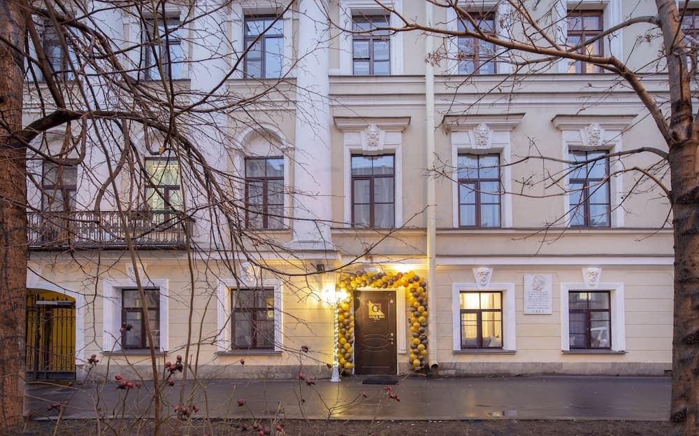 Gold inn by ACADEMIA