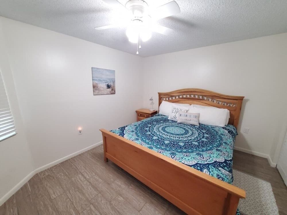 Pet Friendly, 2 Bedroom, 2 Bath - Ocean Village Club P19