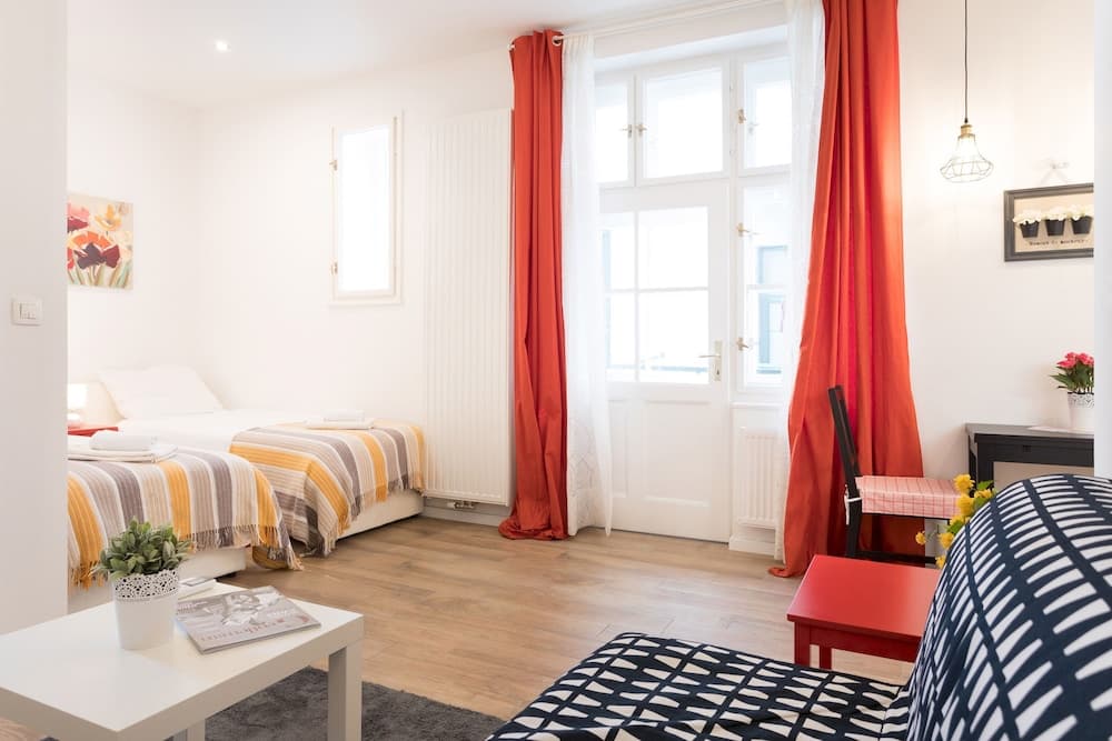 Cute Studio With Beautiful Balcony in the Center!