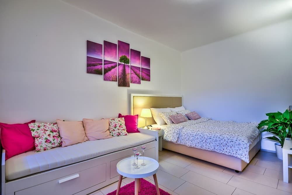 Modern Duplex Close to City Center- Free Parking