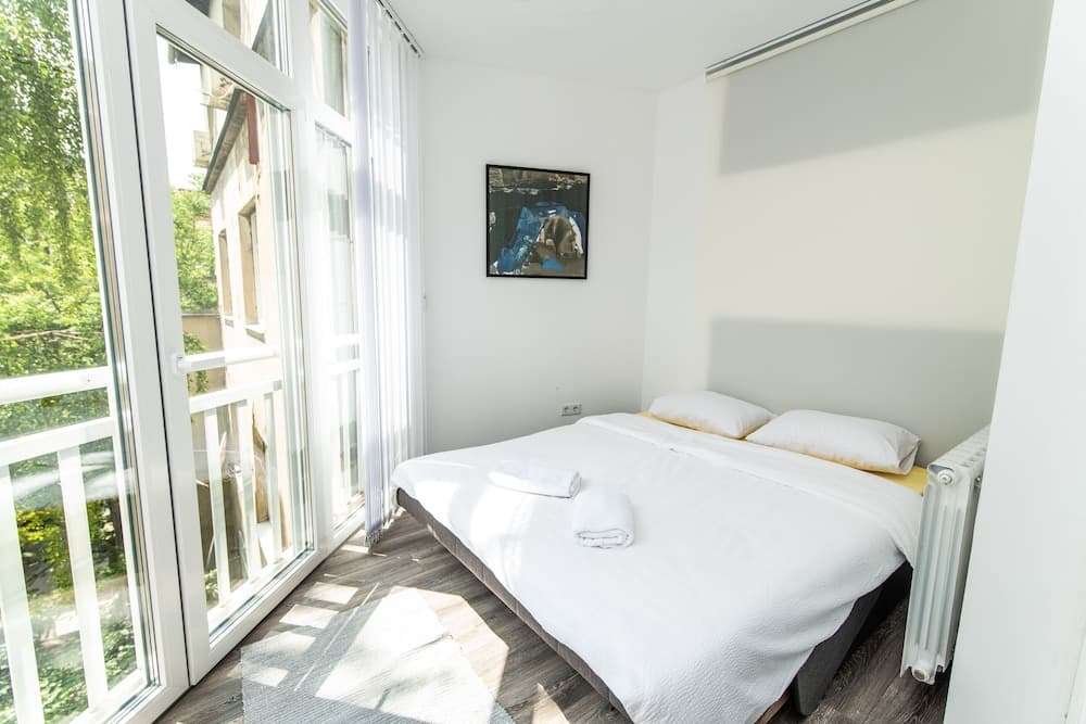 Modern Apartment in the Heart of the City Center!