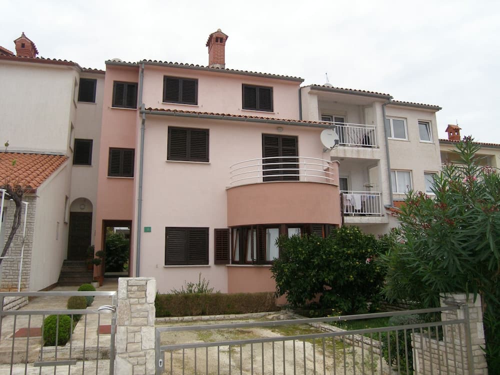 Lorena Apartments