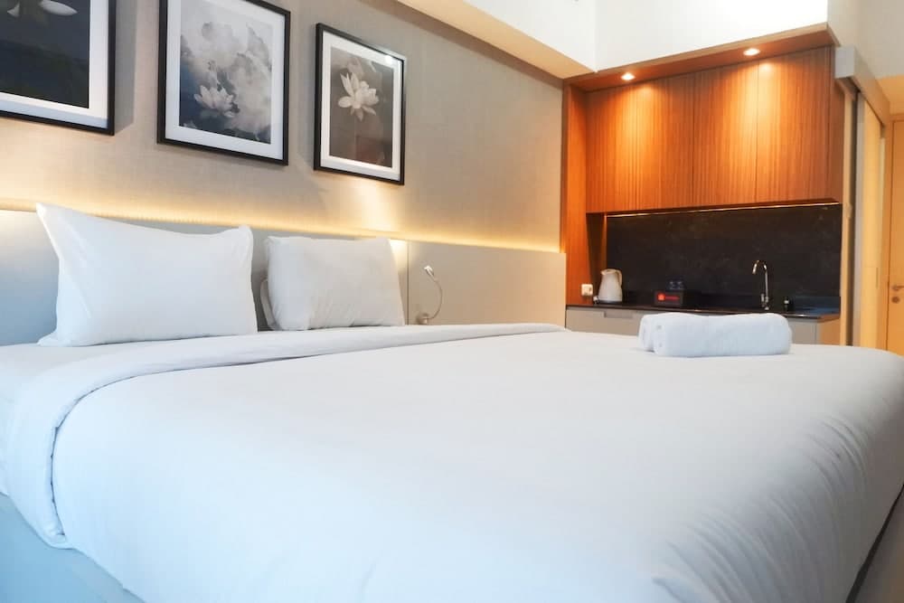Studio Apartment Connected to Mall at Anderson Supermall Mansion