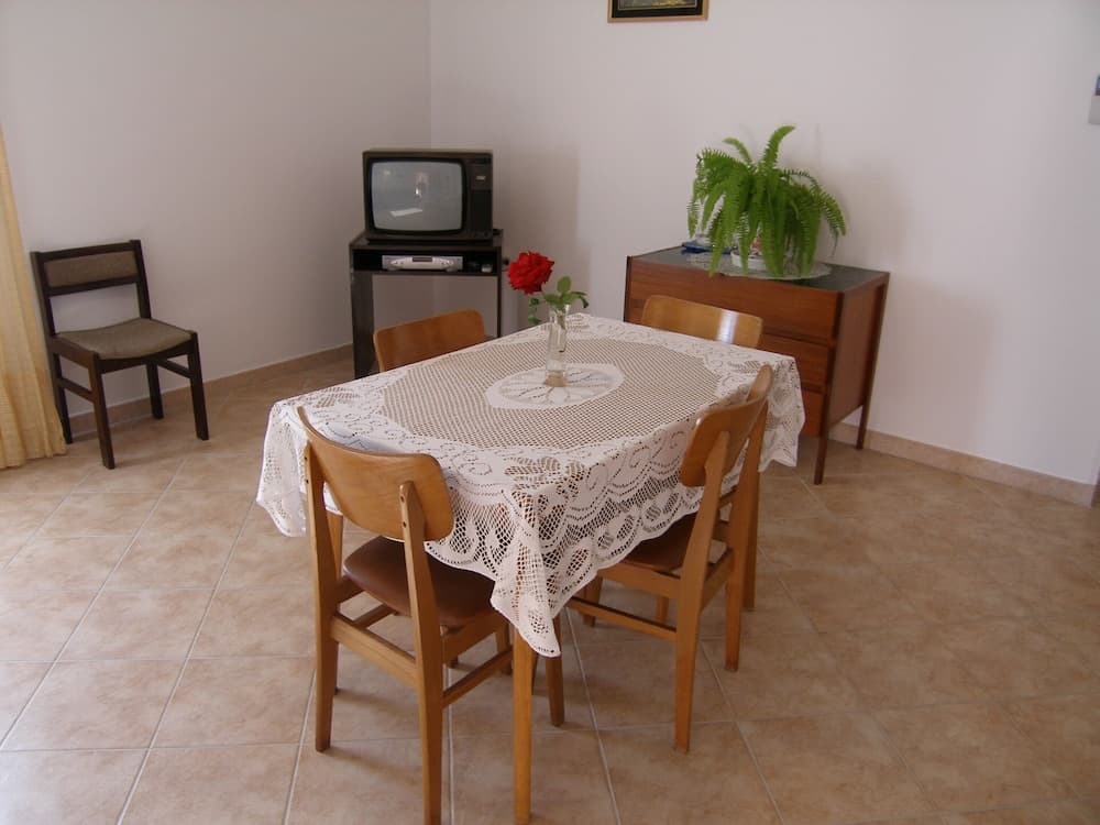 Odada yemek servisi