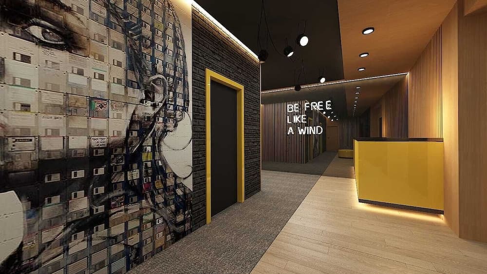 Maccani Black Luxury Suites