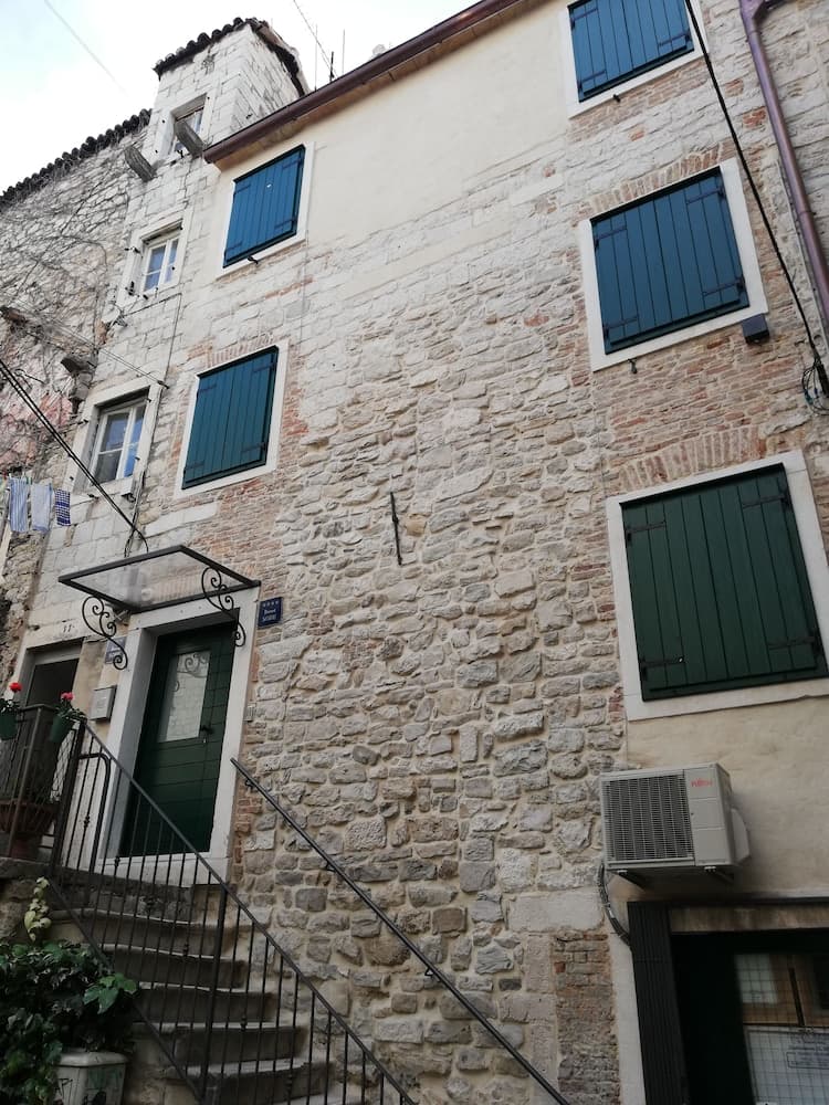 JR Luxury Guesthouse 2