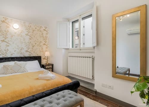 Elegant 3-Bedroom Apartment in the Historic Center