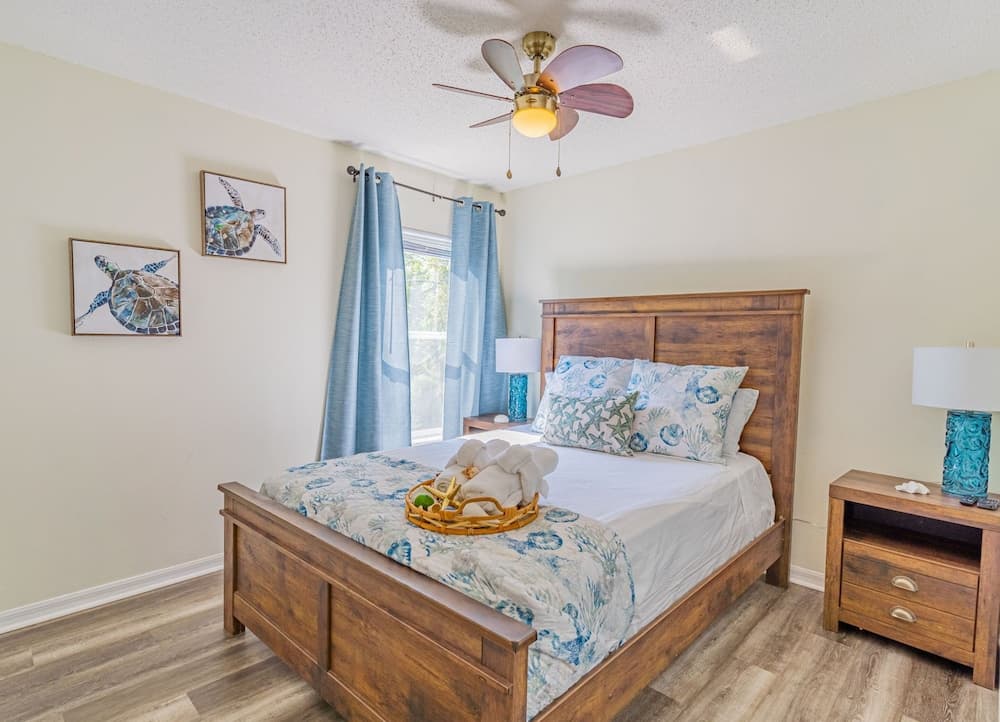 Themed 7 Bedroom Villa, 12 Min to Disney, Resort Access