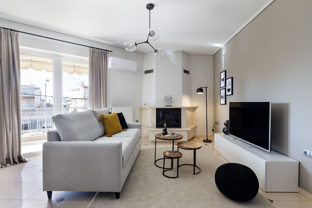 UPSTREET Convenient 2BD Apartment