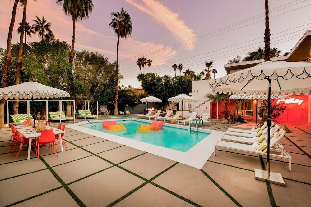 The Wesley by AvantStay – Mid-Century Modern Oasis with Pool