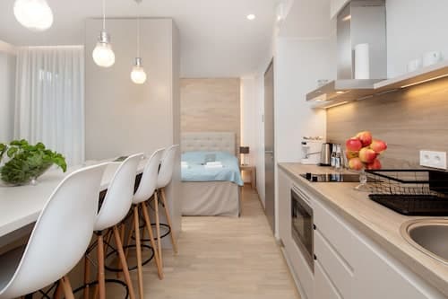 8ERA Business Executive Rotermanni Apts