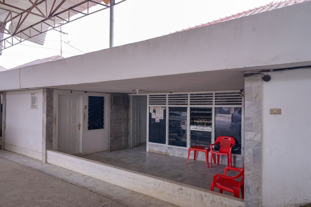 Super OYO 1868 Penginapan Sekip