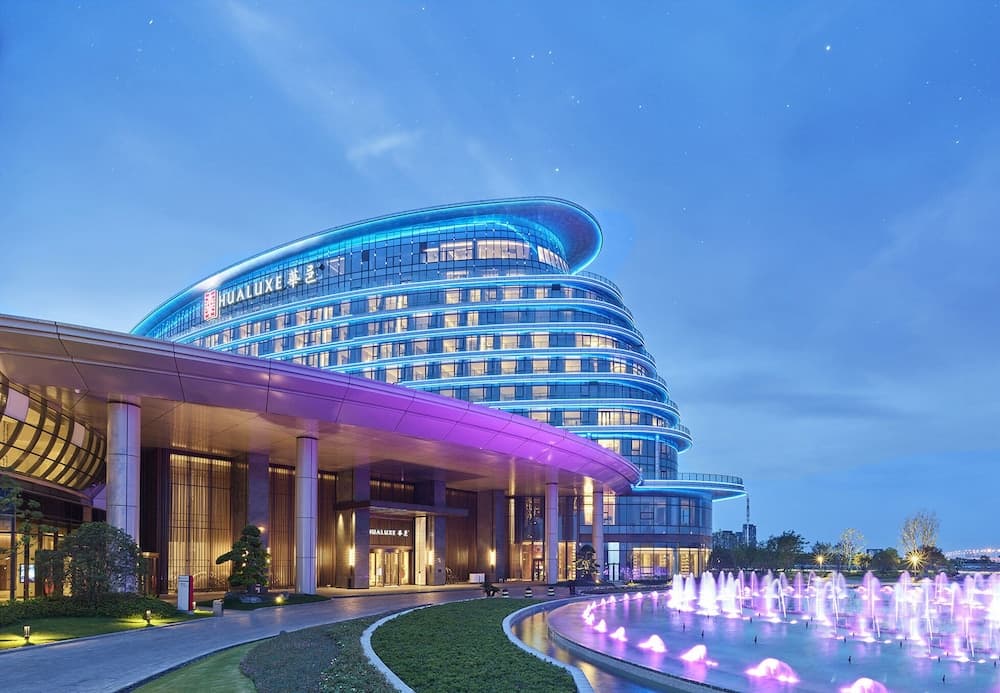 HUALUXE Nanjing Yangtze River