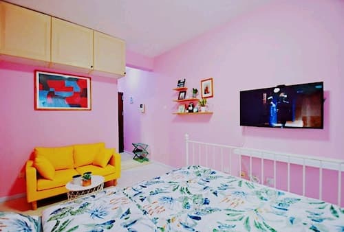 Avatar Fireworks Queen Bed Studio in Center Futian