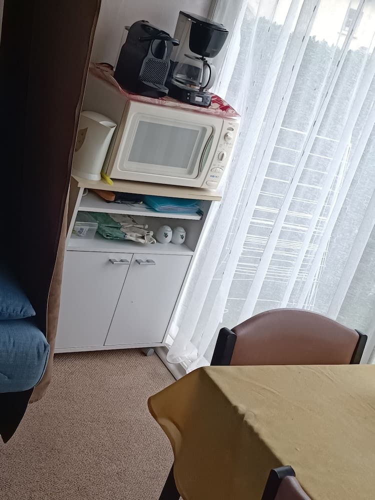 Odada yemek servisi