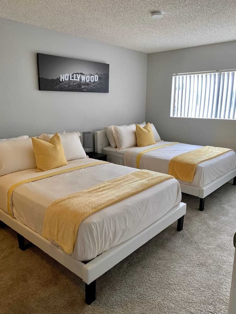 Hollywood Spacious Place