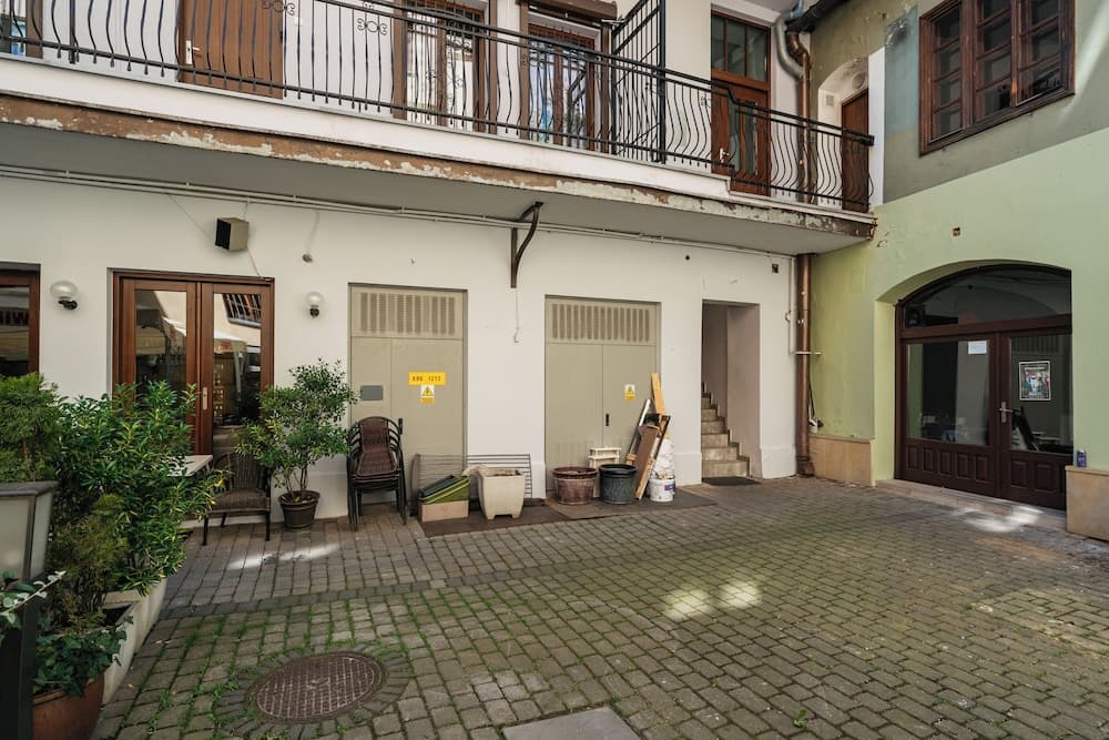 Main Square Apartments - LoftAffair