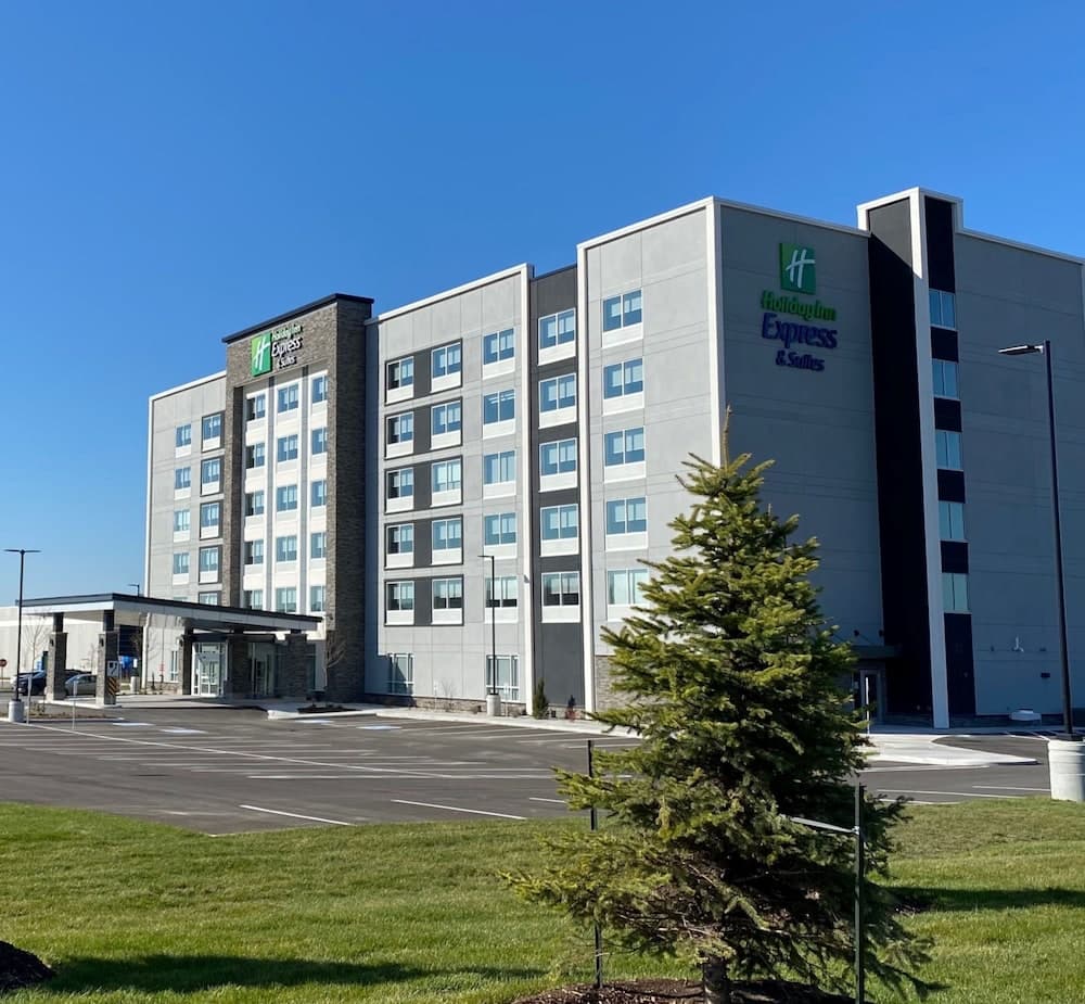 Holiday Inn Express & Suites Aurora by IHG