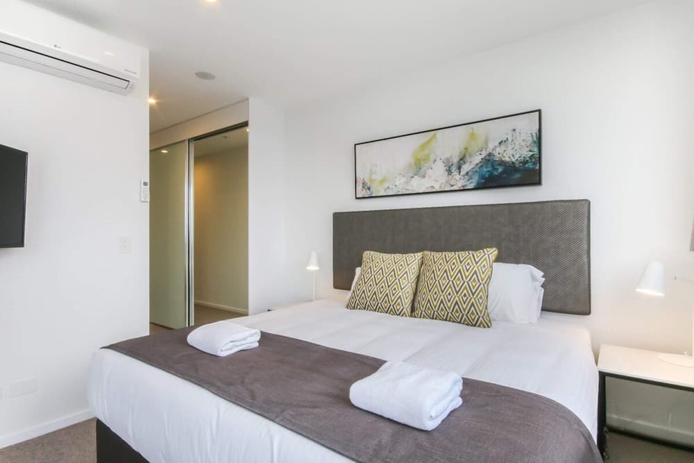 Luxurious 2 Bedroom Brand New Apartment With Amazing Hinterland Views