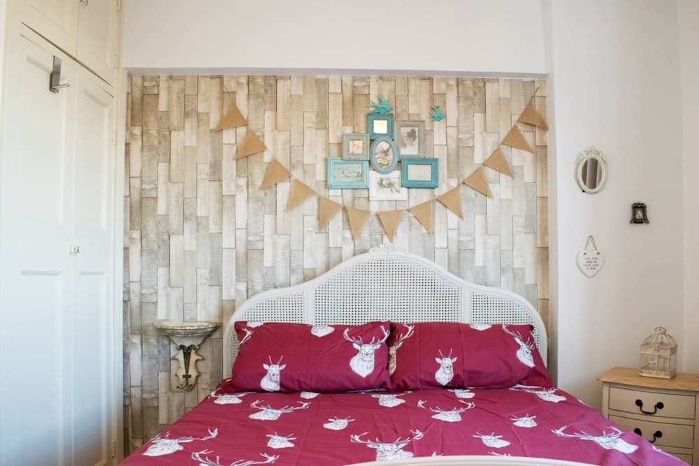 Beautifully Decorated Contemporary 2 Bedroom Flat