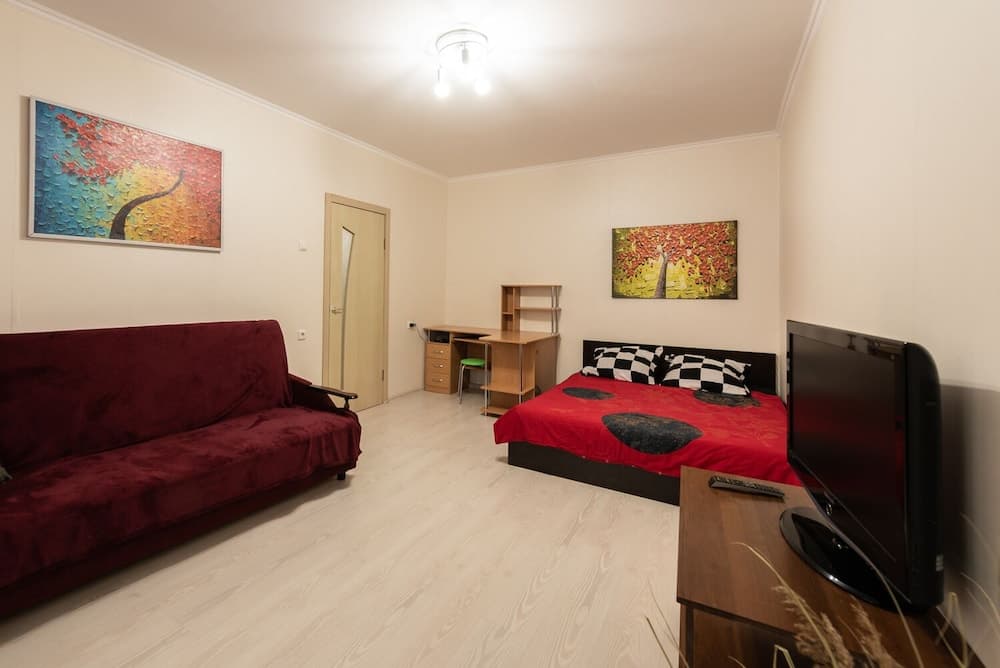 Apartment on Vertolyotchikov 13