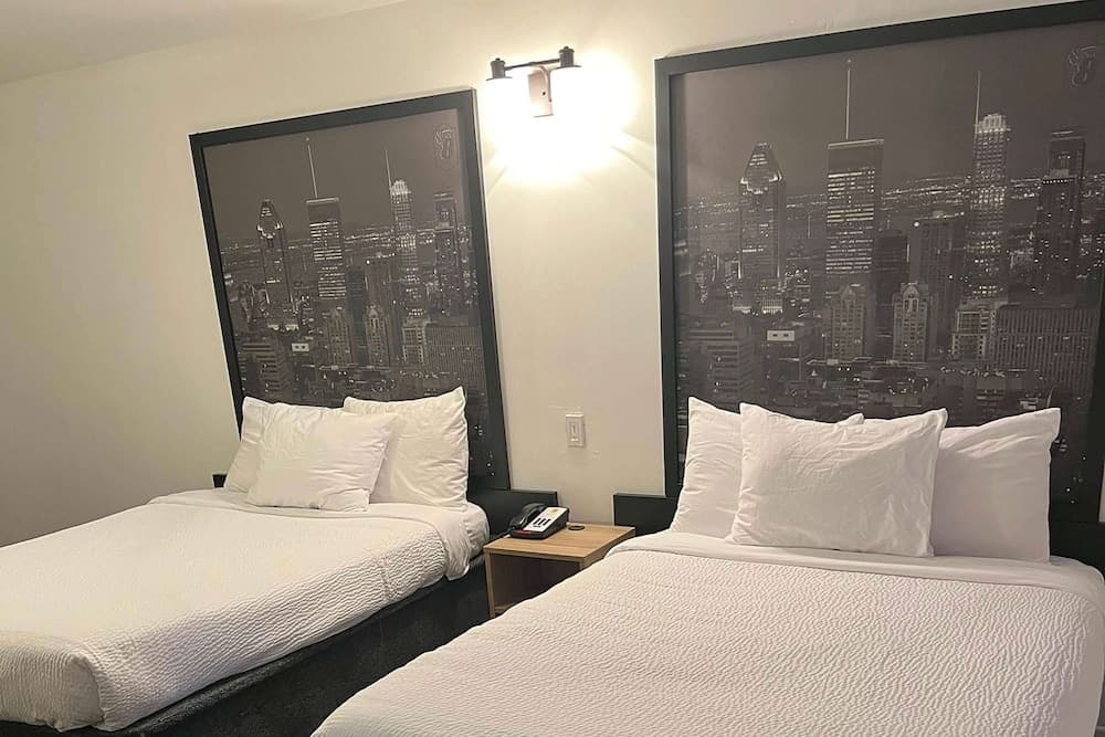Super 8 by Wyndham Montreal
