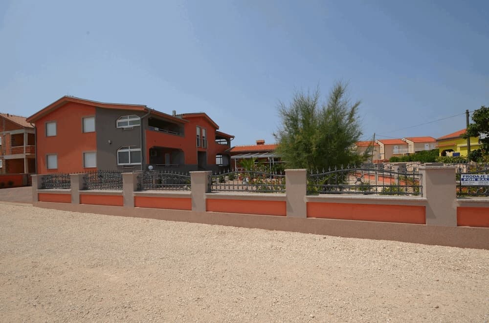 Apartments Komljen