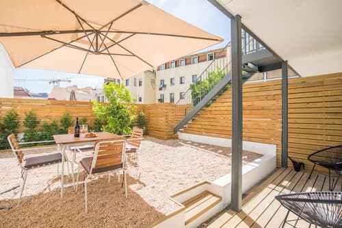 Wood Wall & Garden Apartment