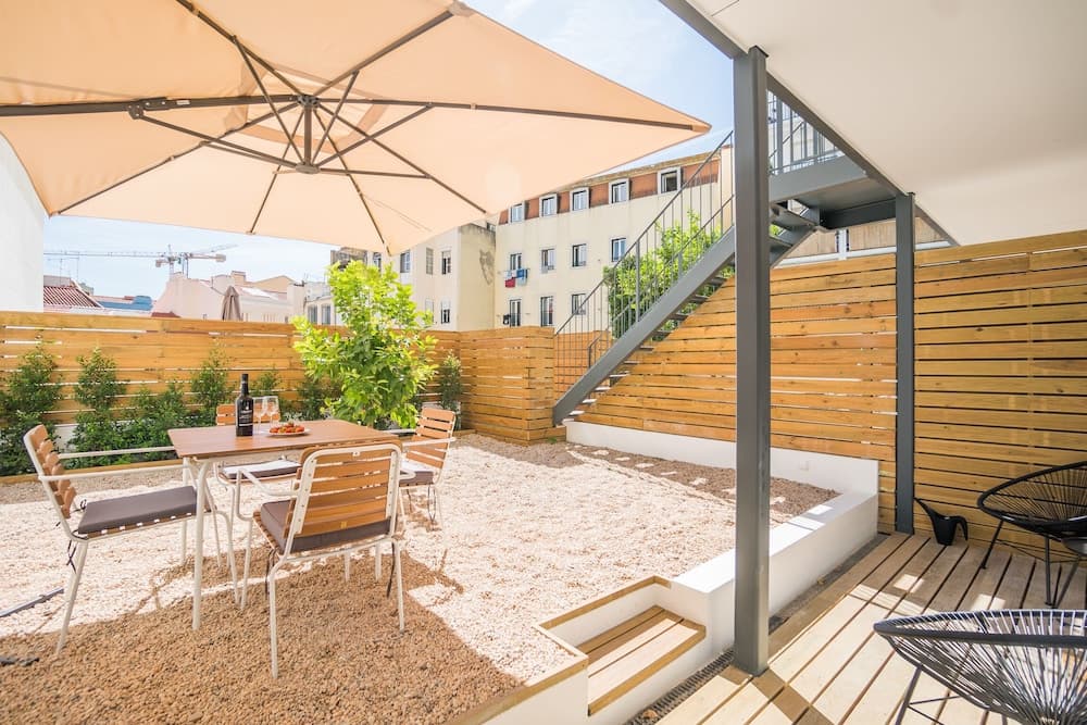 Wood Wall & Garden Apartment