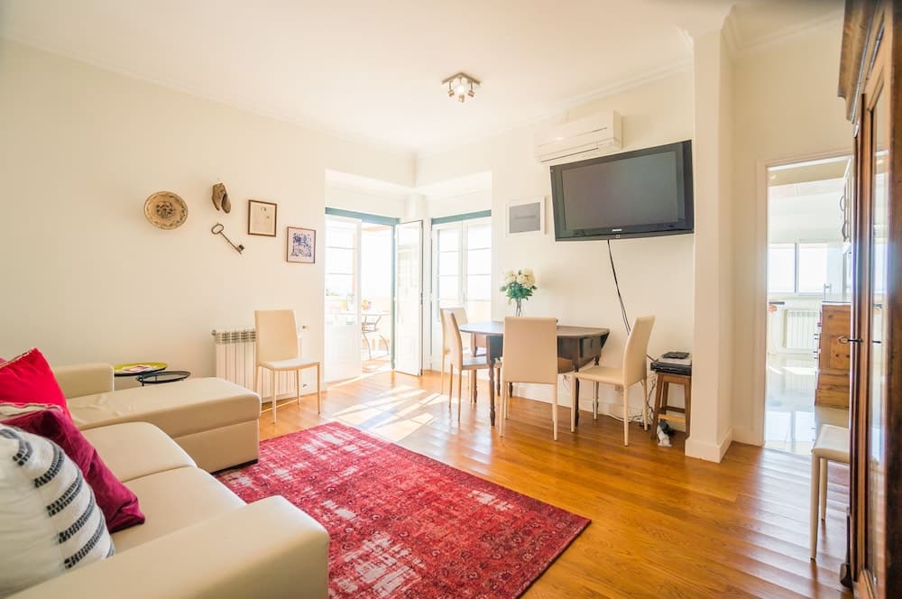 Panoramic Tagus River Terrace Apartment in Alfama