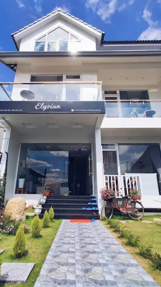 Elysian Homestay - Hostel