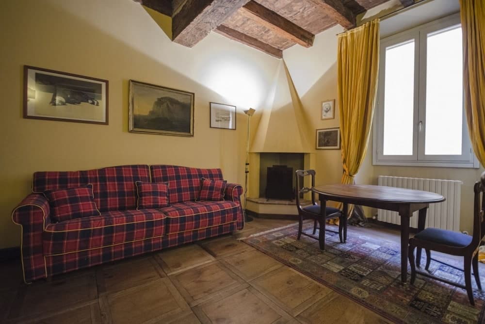 Garisenda Lodge