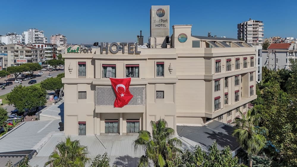 Leaf Port Hotel
