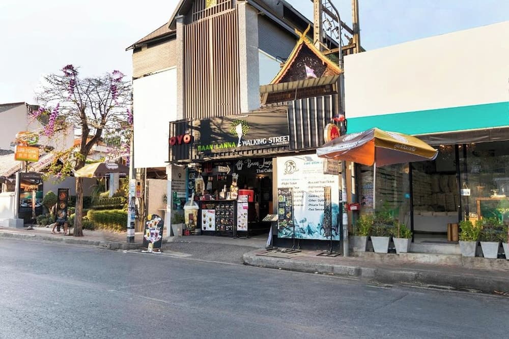 Baan Lanna At Phrasingh