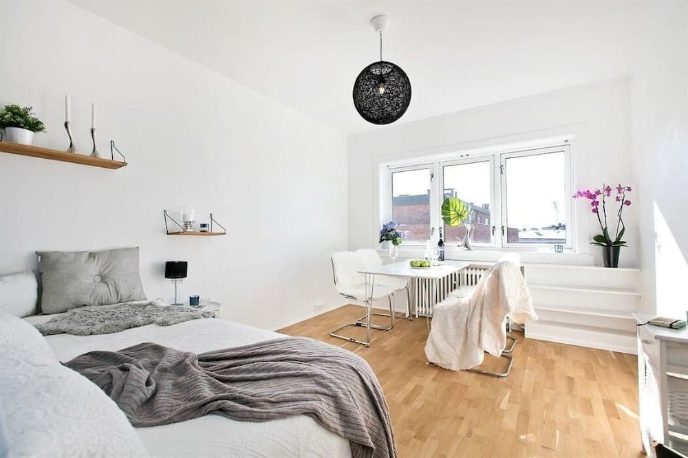 StayPlus Modern Studio Near Bislet Games