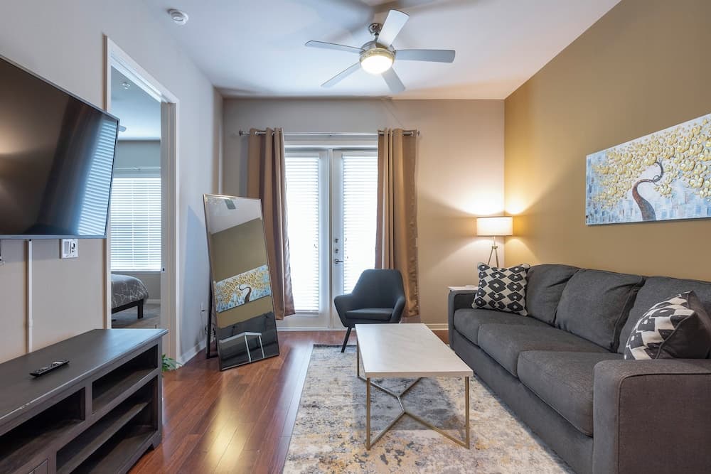 Luxury Med Center Fully Equipped King Sized Bed Condos