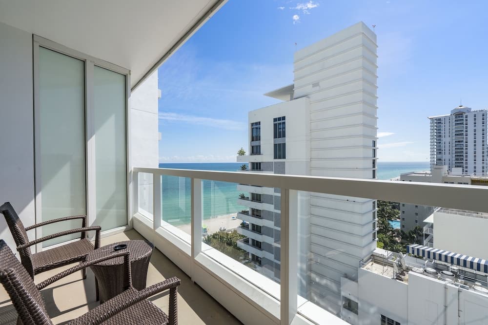 Studio At Sorrento S- Fontainebleau Miami Beach 1 Bedroom Home by RedAwning