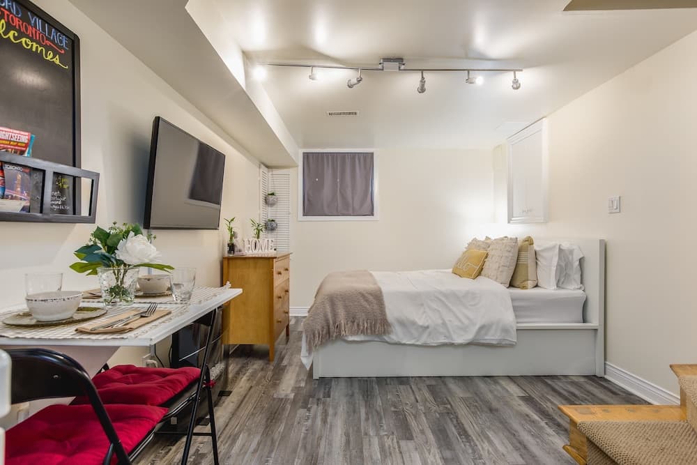 Cozy Basement Studio