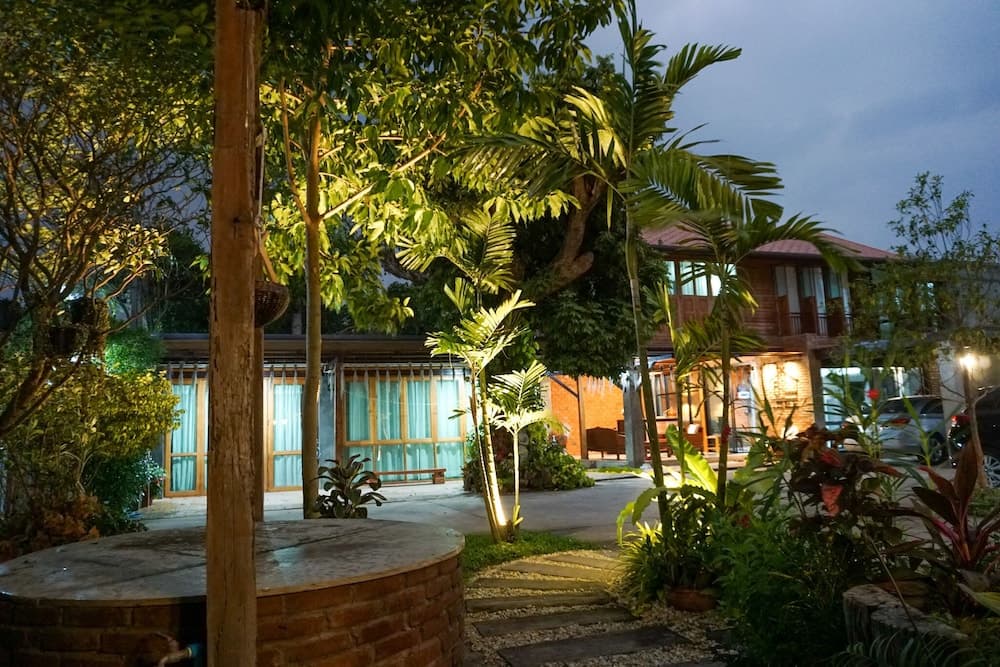 Tha Ma-O Bouteak Homestay