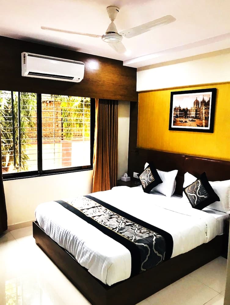 Hotel Crystal Luxury INN