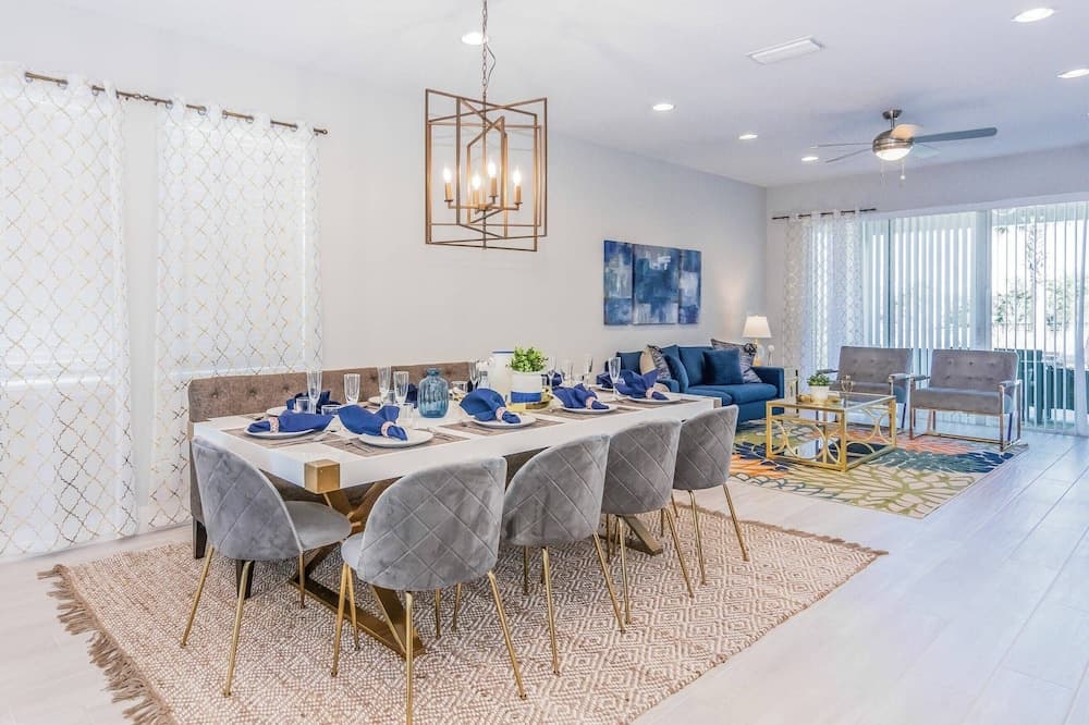 Amazing Home 6 Bedrooms with 6 Suites and private pool at Encore EC7483