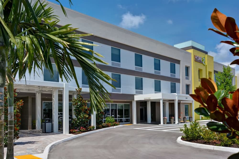 Home2 Suites Naples I-75 Pine Ridge Road, FL