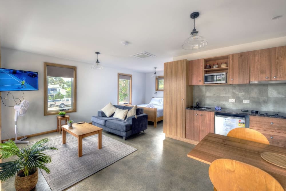 Freycinet Stone Studio 7